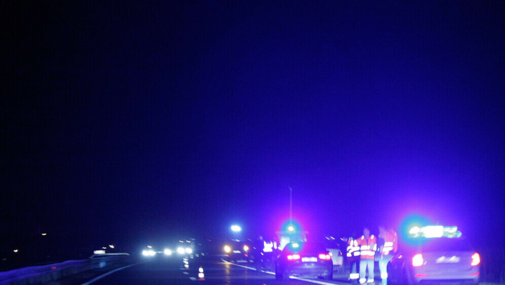 Policija na autocesti, ilustracija