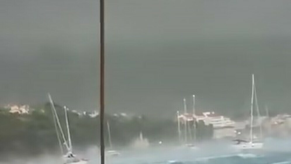 Oluja u Komiži na otoku Visu