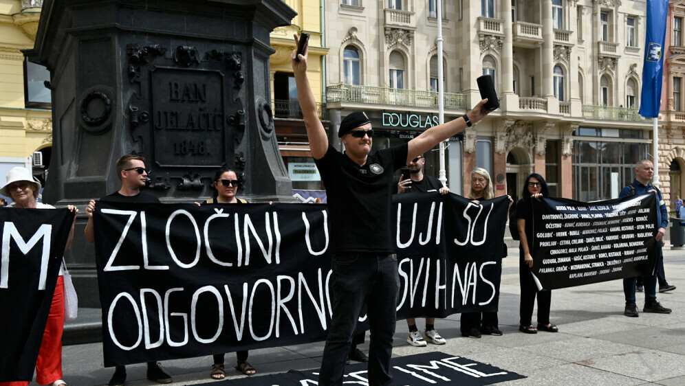 Antiratna akcija u centru Zagreba - 4