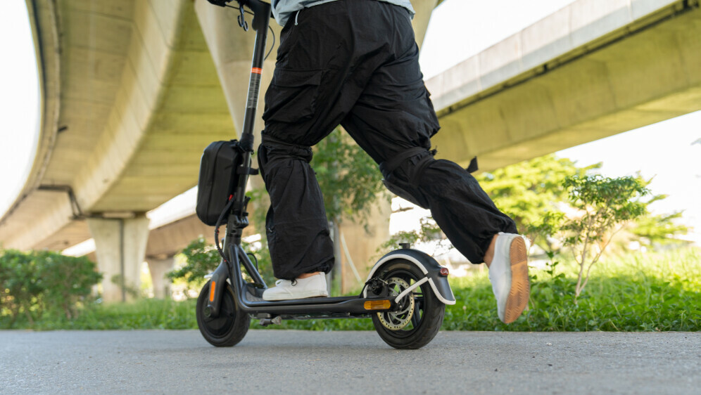 Maloljetnici na romobilima