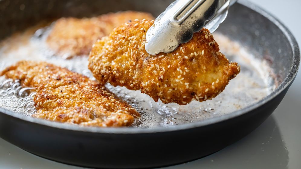 Ulje mora biti odgovarajuće zagrijano da biste ispekli savršeno hrskav komad mesa