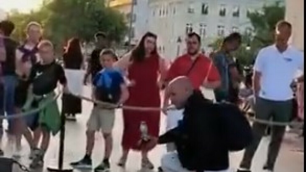 Zapalio cigaretu na vječnoj vatri u Parizu