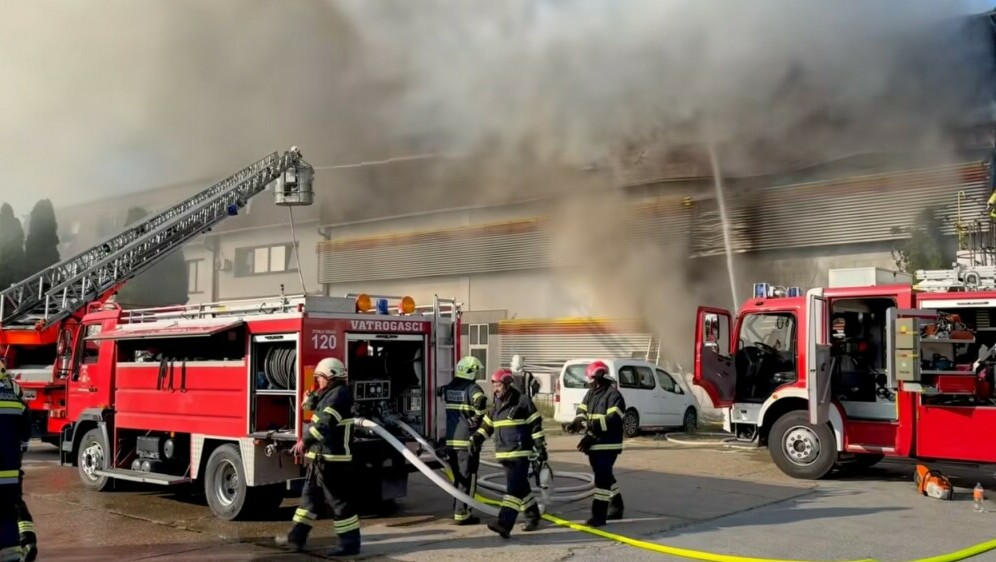 Požar u poslovnoj zgradi u Osijeku