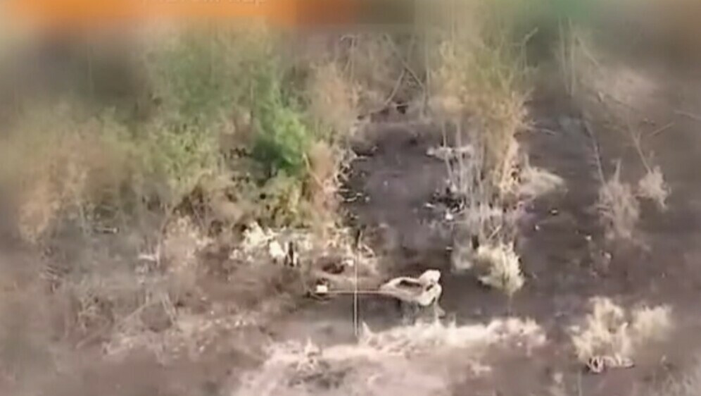 Robot izvlači ranjenog vojnika s bojišta u Ukrajini