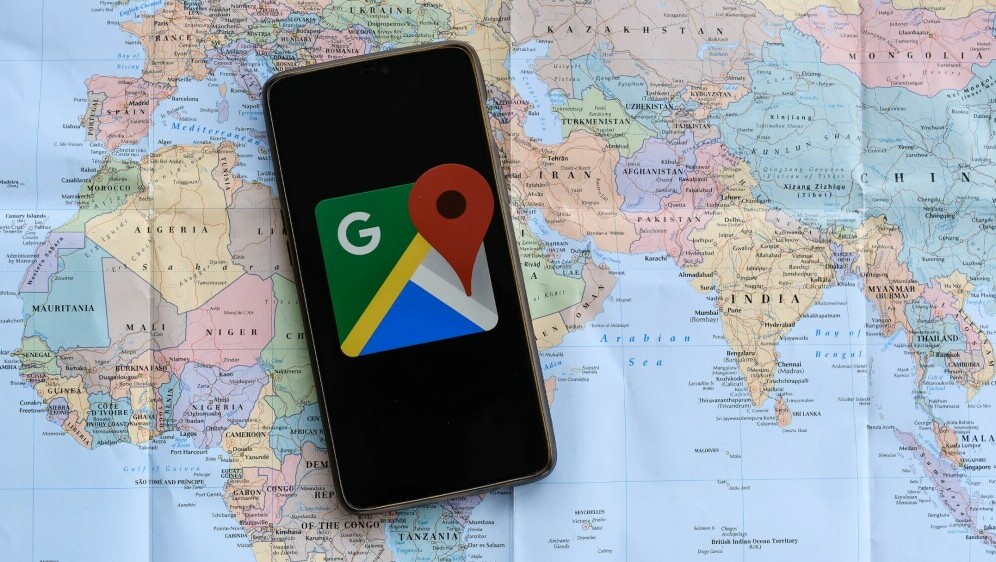 Karta svijeta i aplikacija Google Maps