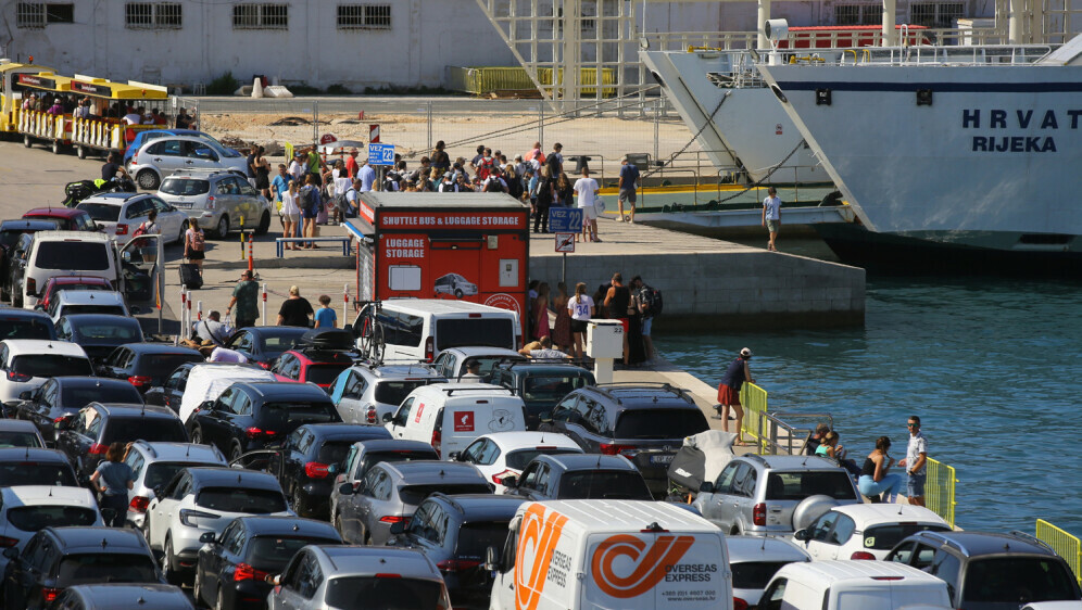 Promet u trajektnoj luci