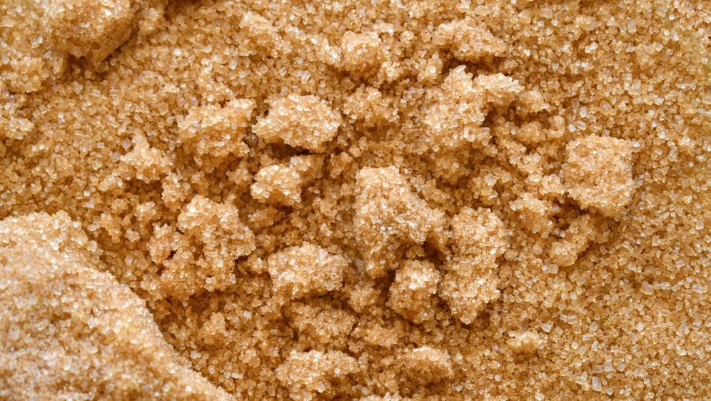 Smeđi šećer s grudicama