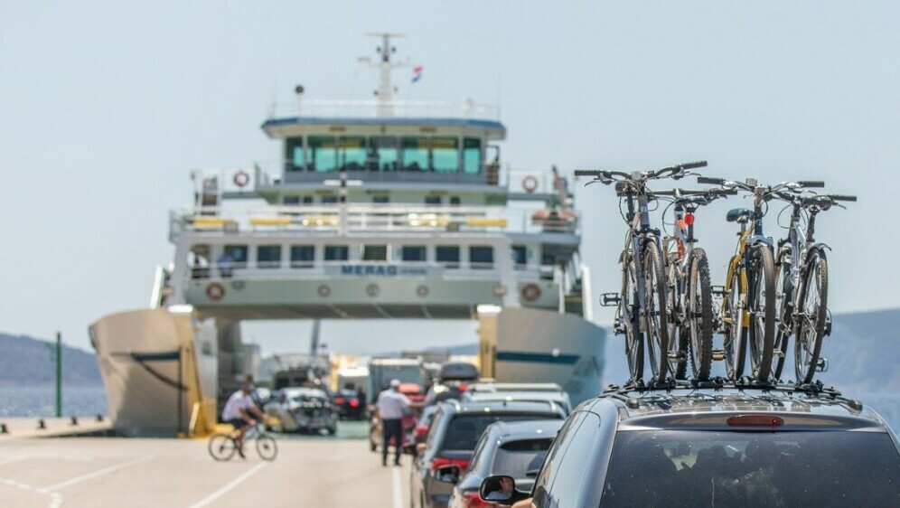 Trajekt na pristaništu Valbiska