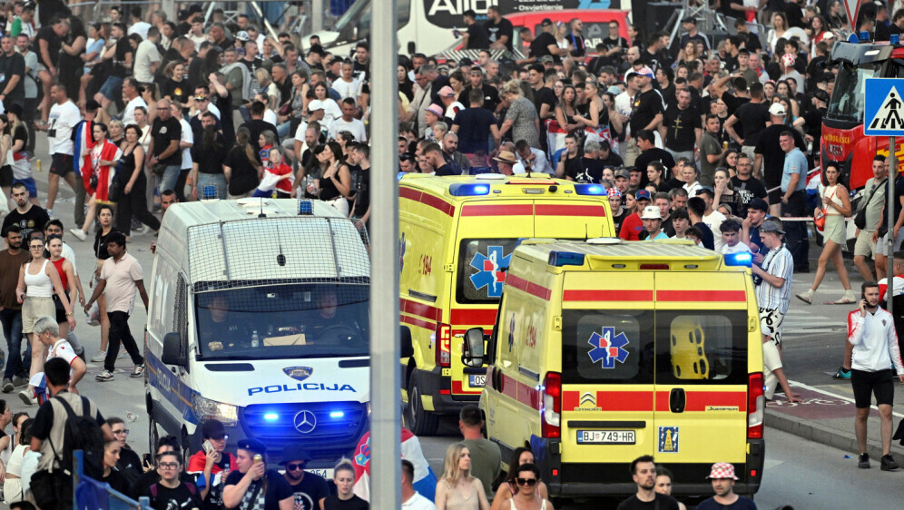 Policija i hitna pomoć na koncertu Marka Perkovića Thompsona