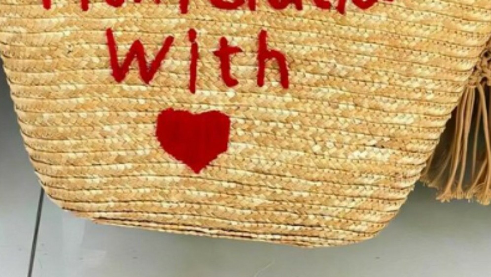 Torba za plažu s pogreškom u pisanju