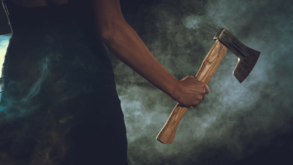 Žena sa sjekirom, ilustracija