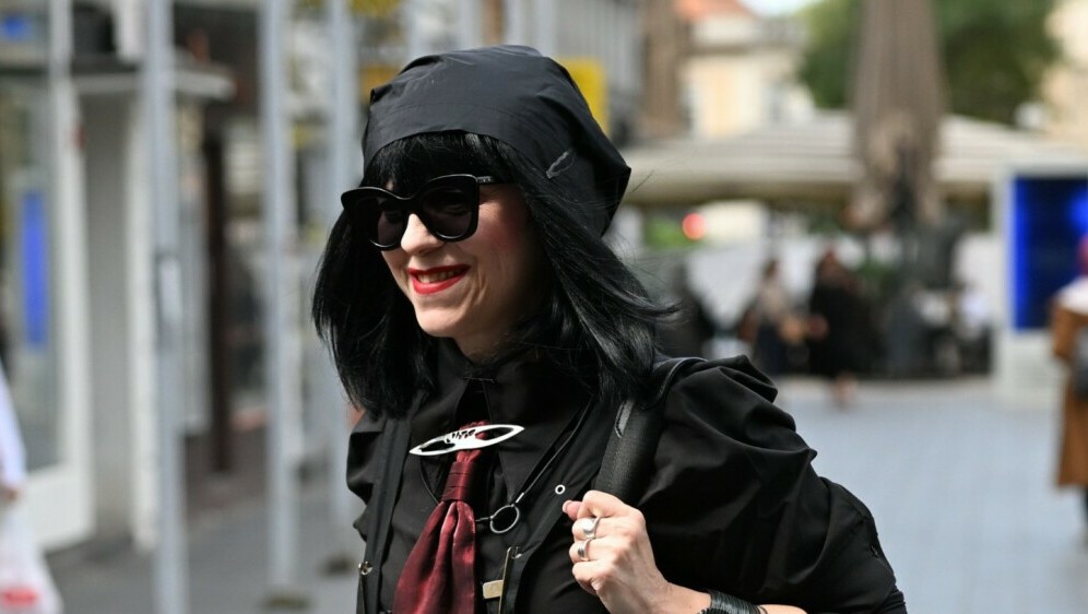 Mirela Holy u sandalama Boulder Bondage brenda United Nude - 2