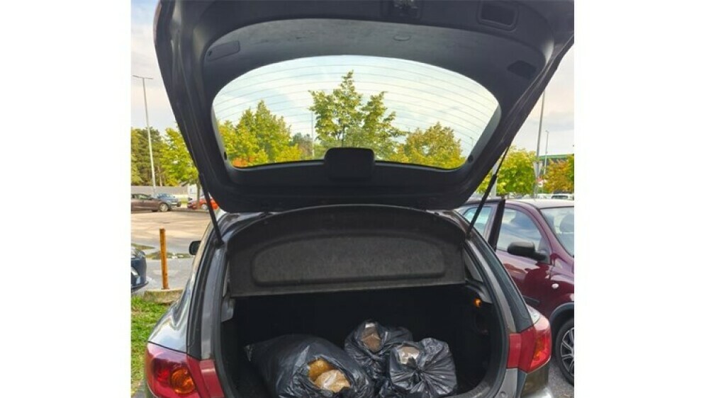 Zapljena na na parkiralištu Tržnice Utrina - 2