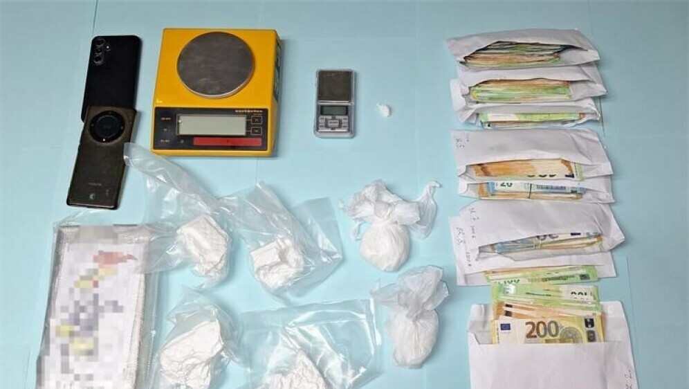 Droga i novac pronađeni kod dilera