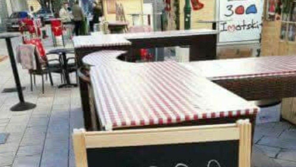 Natpis ispred restorana u Imotskom