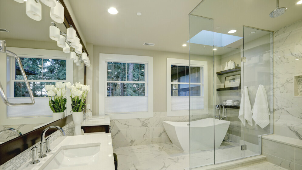 Kako se piše: tuš kabina ili tuš-kabina