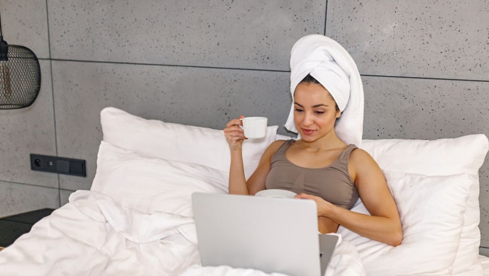 Ispijanje kave u krevetu