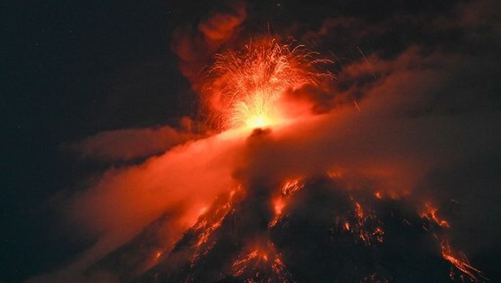 Erumpirao vulkan Fuego - 1