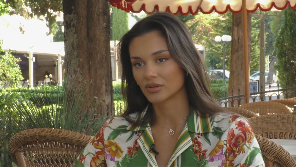 Laura Gnjatović - 1