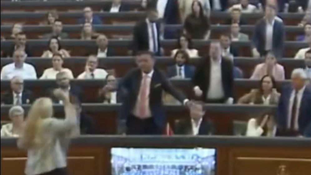 Incident u Skupštini Kosova