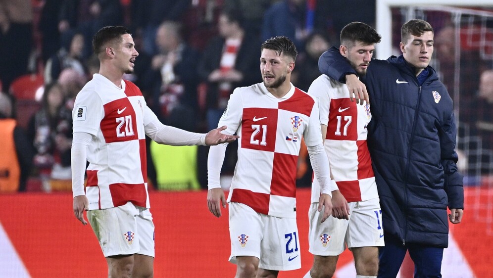 Franjo Ivanović (prvi lijevo)