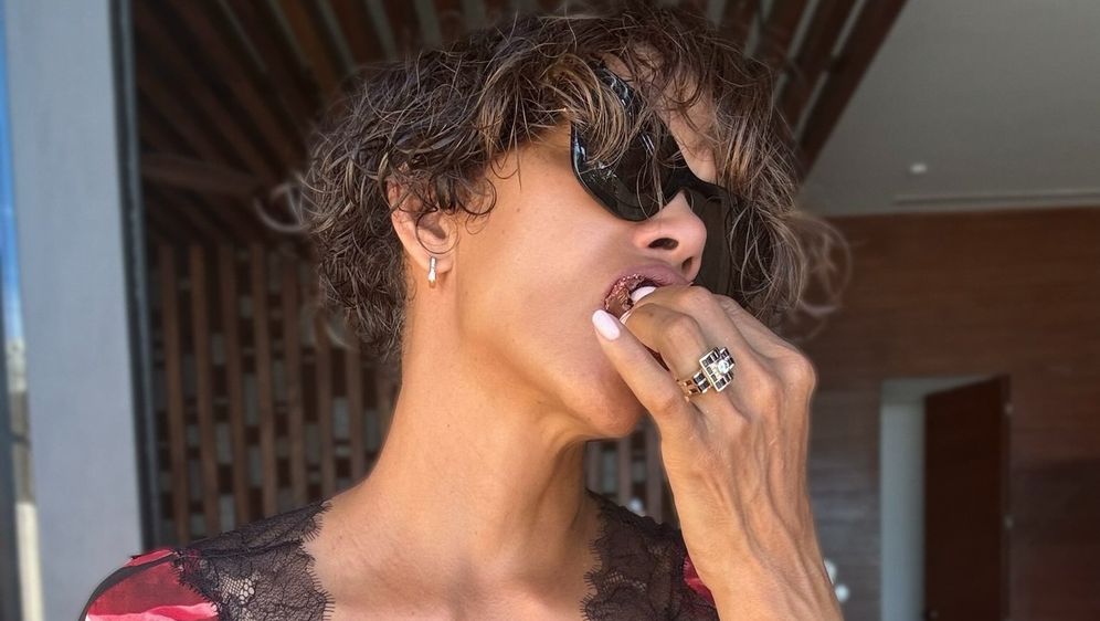 Halle Berry - 6