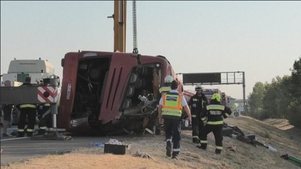 Autobus sletio s autoceste u Mađarskoj