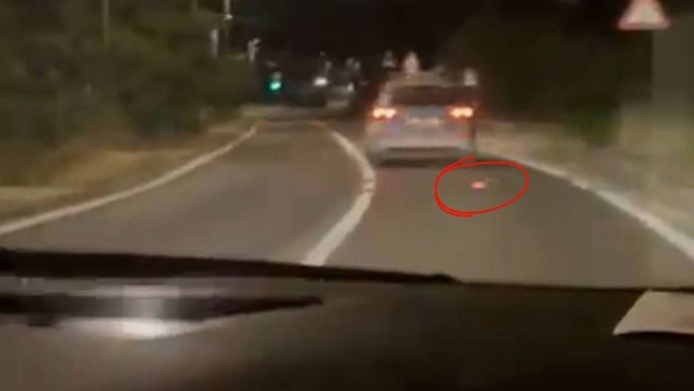Iz policijskog auta bačen opušak