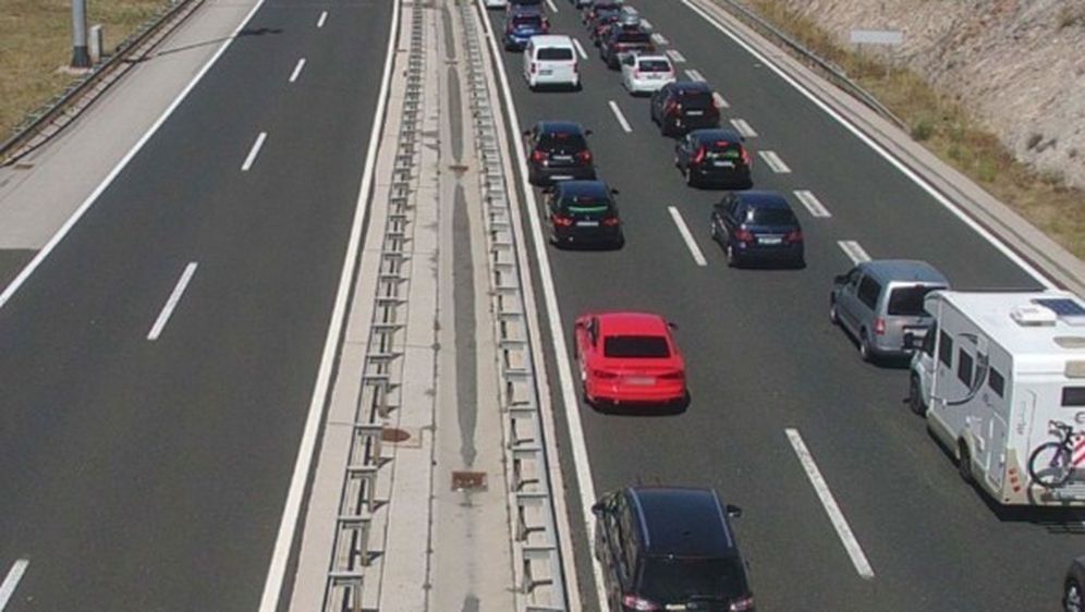 Kolona kod čvora Perušić