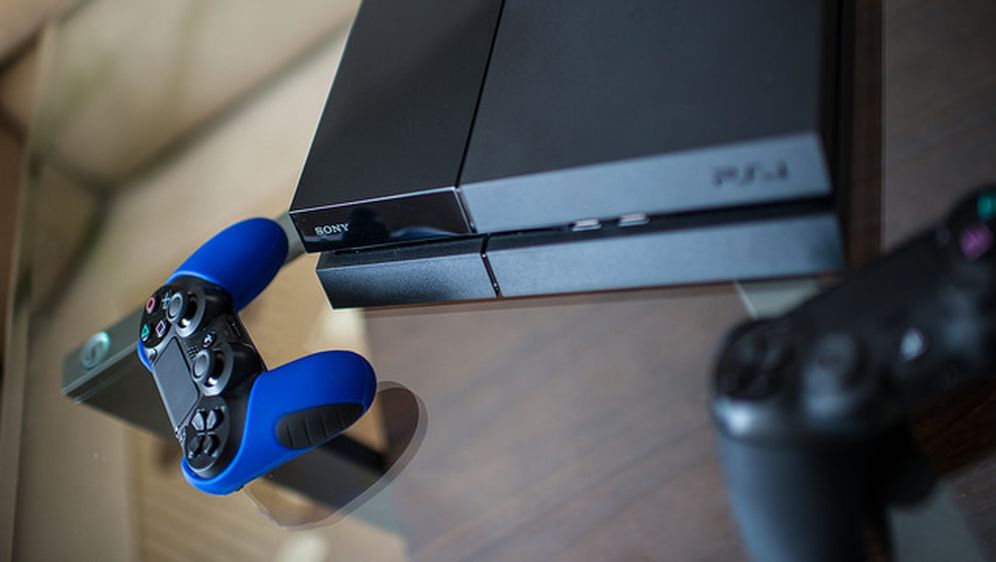 Dvadeset godina Sony Playstation igraće konzole prikazanih u infografici