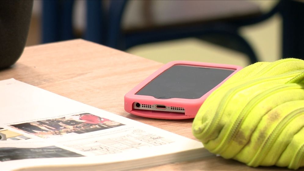 Različita pravila za mobitele u školi (Foto: Dnevnik.hr) - 1