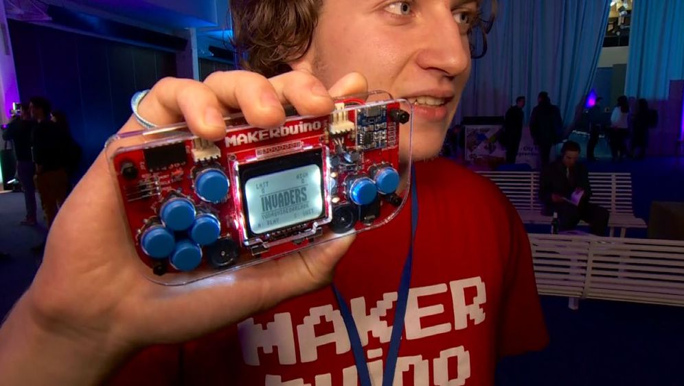 Albert Gajšak i njegova pametna konzola (Foto: Dnevnik.hr)