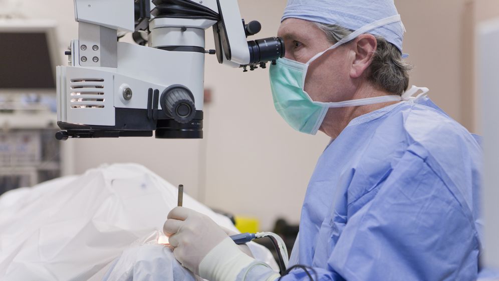 Kirurg tijekom operativnog zahvata (Ilustracija: Thinkstock)
