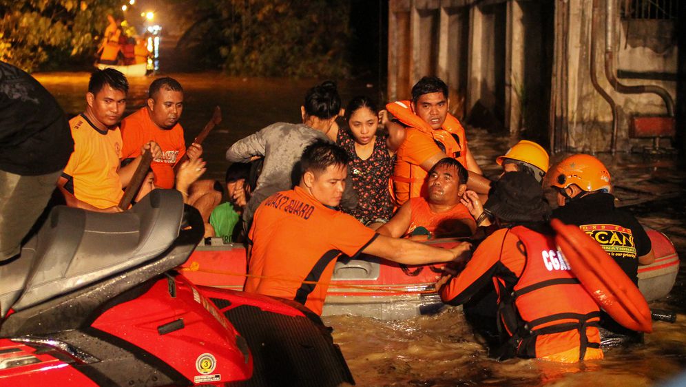 Spašavanje ugroženih na Filipinima (Foto: AFP)