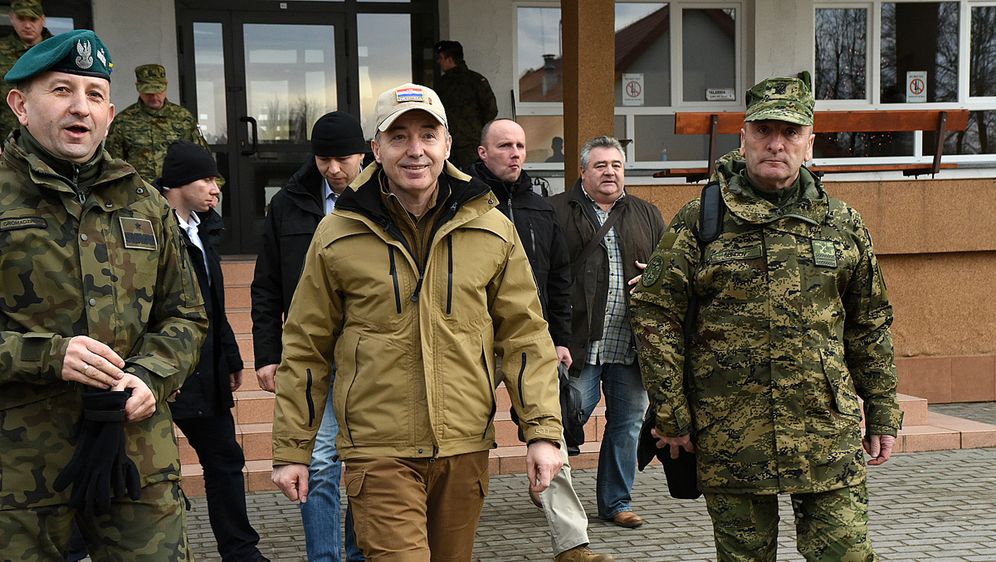 Ministar Krstičević u obilasku hrvatskih vojnika u Poljskoj (Foto: MORH) - 17