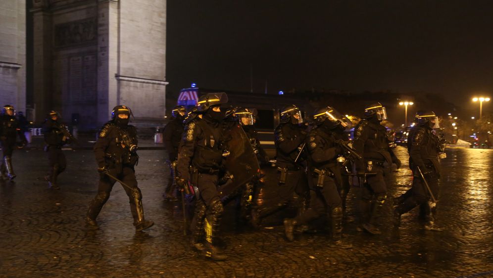 Više od 200 ljudi uhićeno tijekom prosvjeda u Parizu (Foto: AFP) - 4