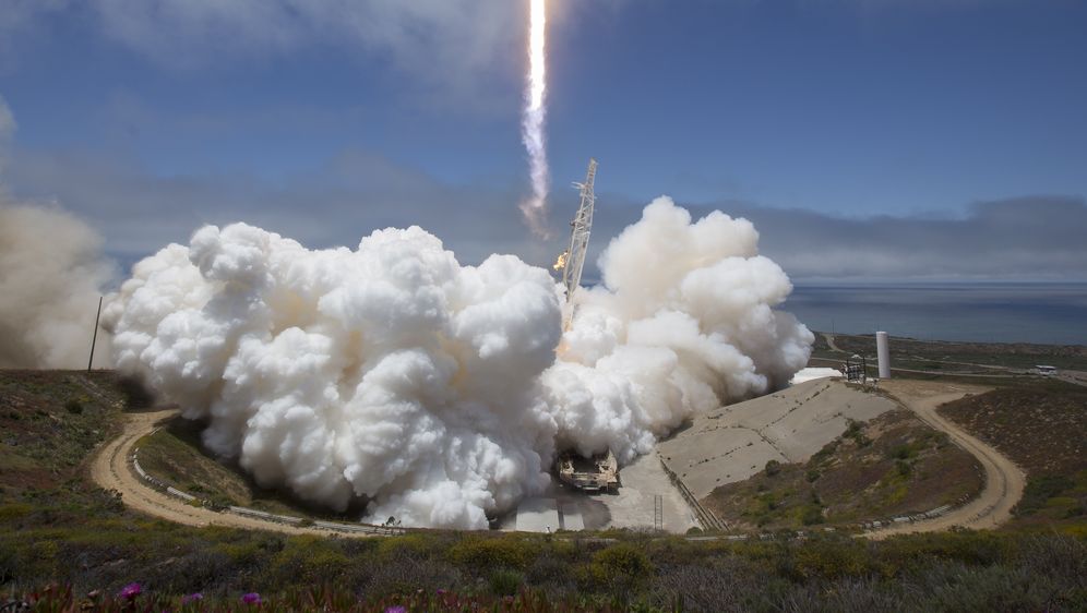 Raketa Falcon 9 (Foto: AFP)