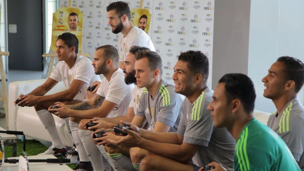 Igrači Real Madrida igraju videoigre (Foto: EA)