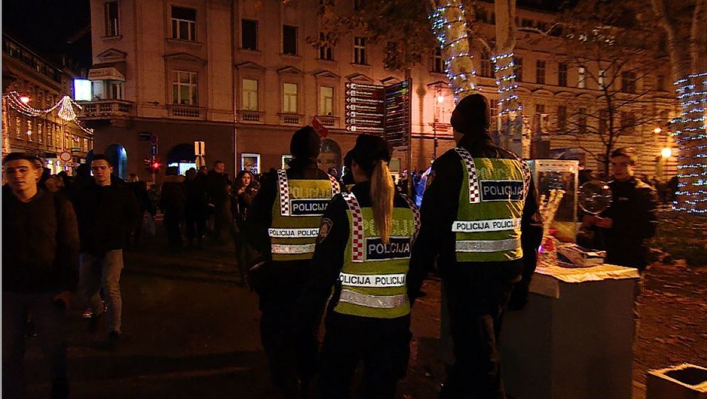 Policija čini Advent sigurnijim (Foto: Dnevnik.hr) - 3