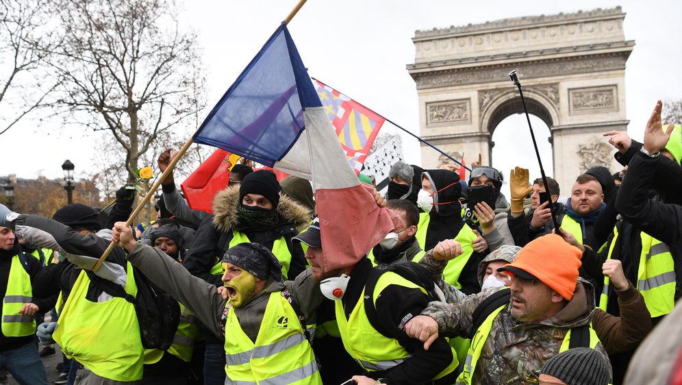 Prosvjedi u Parizu (Foto: Eric FEFERBERG / AFP)