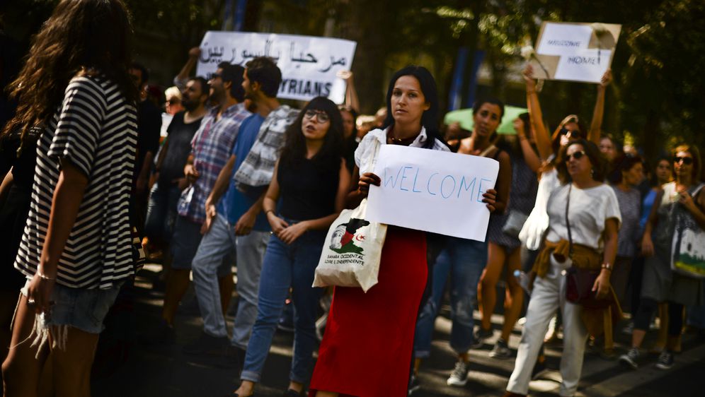 Portugalci izražavaju dobrodošlicu useljenicima (Foto: AFP