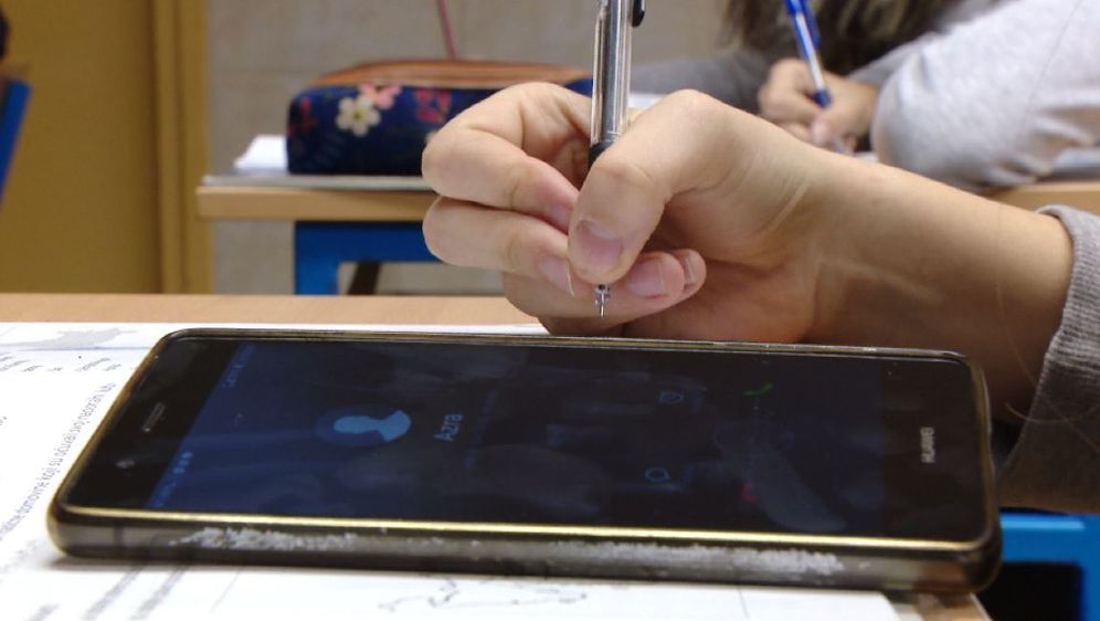 Ne mogu bez mobitela u školu (Foto: Dnevnik.hr) - 1