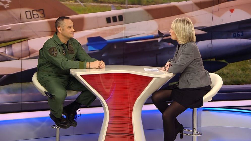 Sabina Tandara Knezović razgovara sa članom stručnog tima za nabavu aviona Željkom Ninićem (Foto: Dnevnik.hr)