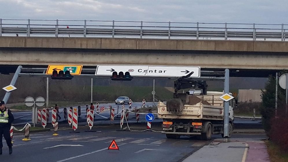 Kamionom zapeo za semafor u Zagrebu (Foto: Dnevnik.hr) - 3