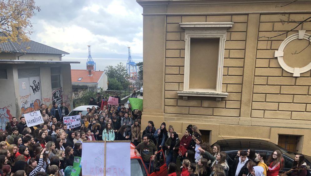 Učenici prosvjeduju protiv premještaja Marina Miletića