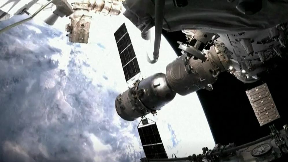 Gužva u Zemljinoj orbiti - 4