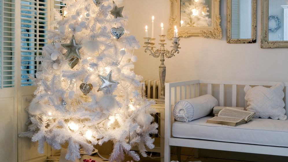 Bijelo božićno drvce za najljepši zimski ugođaj u domu - 6