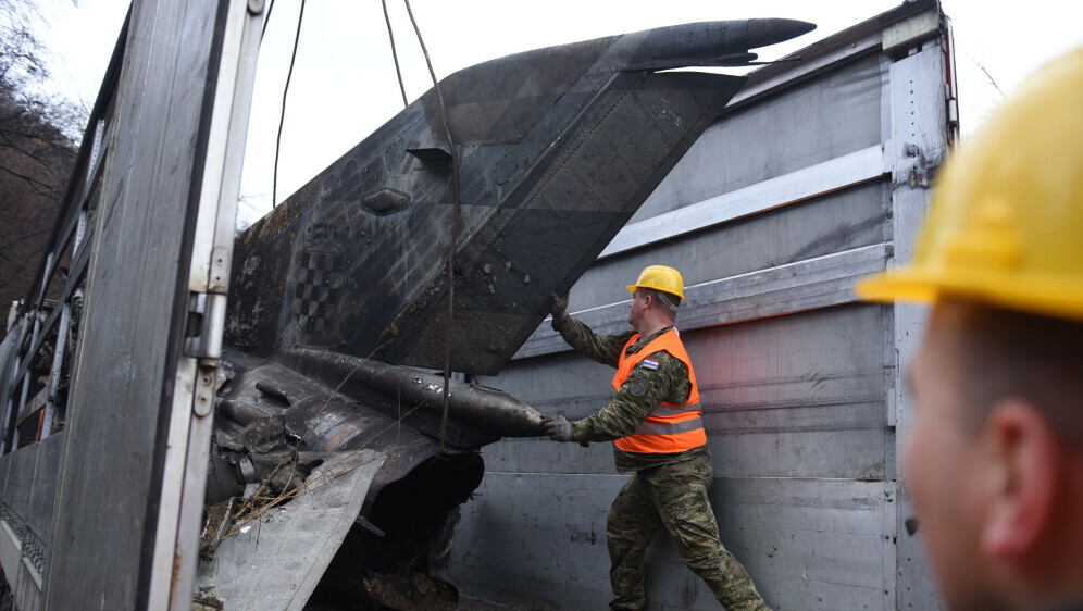 Dijelovi srušenog aviona MiG-21 pronađeni i prevoze se u Zagreb