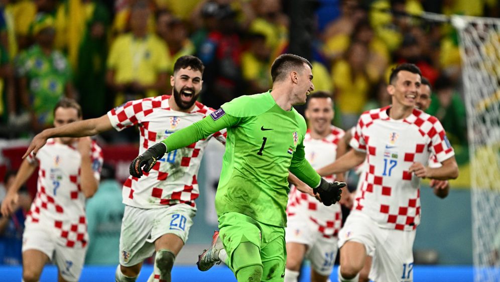 Slavlje hrvatskih nogometaša nakon pobjede nad Brazilom