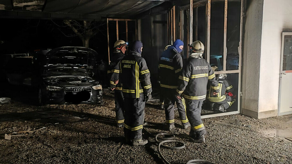 Vatrogasci ugasili požar autolakirerske radionice u Radnovcu - 3